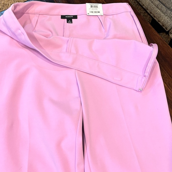NWT. Alfani garden oasis light purple slacks. Size 10 - Picture 4 of 6